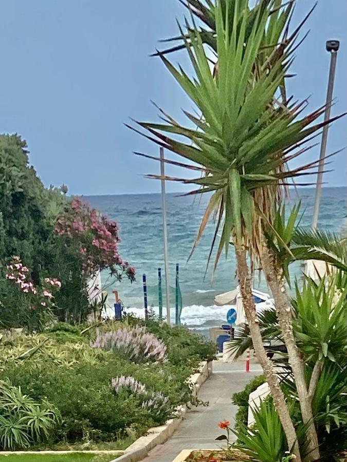 Mikes On The Beach Hersonissos  Zewnętrze zdjęcie